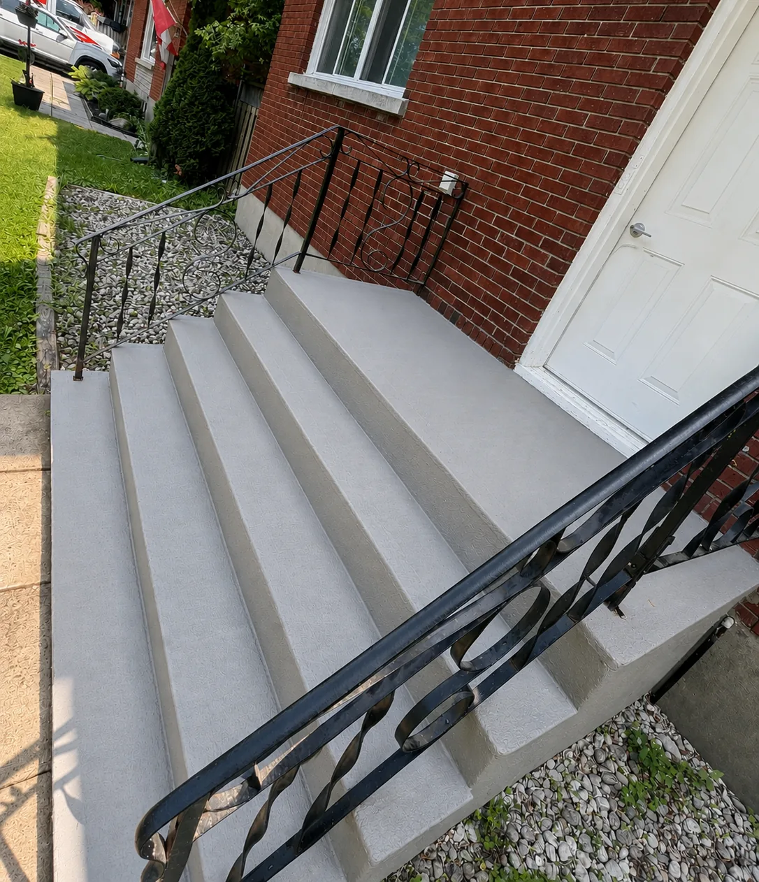 Resurfaced concrete front steps in Gatineau